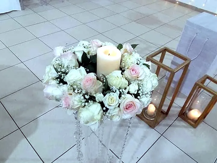Table centrepiece with candle