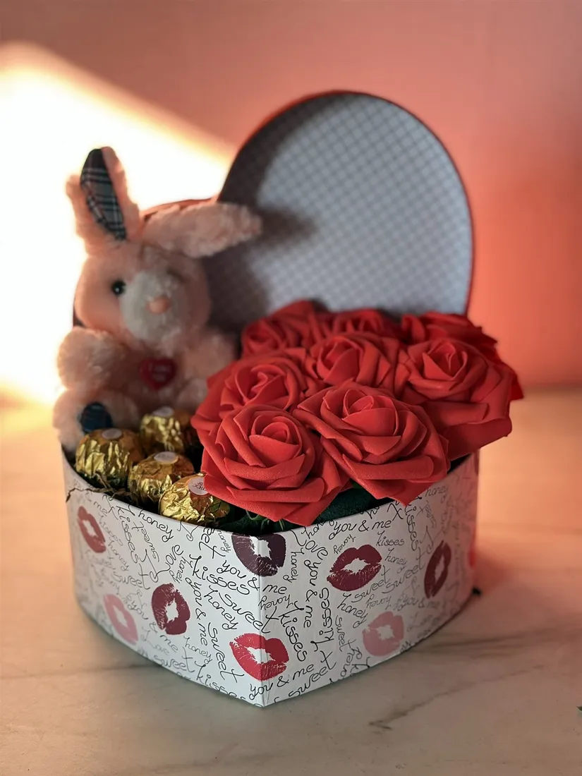 Heart-shaped rose boxes